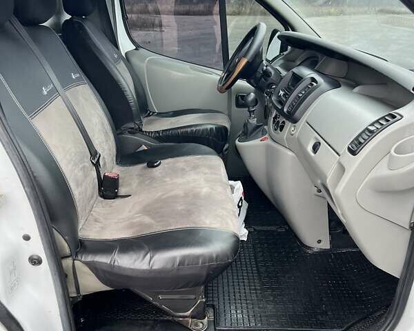 Белый Рено Трафик, объемом двигателя 1.87 л и пробегом 731 тыс. км за 6399 $, фото 7 на Automoto.ua