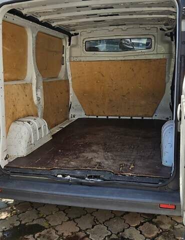 Белый Рено Трафик, объемом двигателя 2 л и пробегом 330 тыс. км за 8000 $, фото 7 на Automoto.ua