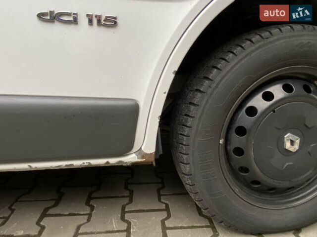 Белый Рено Трафик, объемом двигателя 2 л и пробегом 423 тыс. км за 8000 $, фото 4 на Automoto.ua