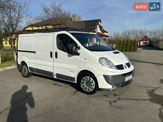 Белый Рено Трафик, объемом двигателя 2.5 л и пробегом 355 тыс. км за 9999 $, фото 2 на Automoto.ua