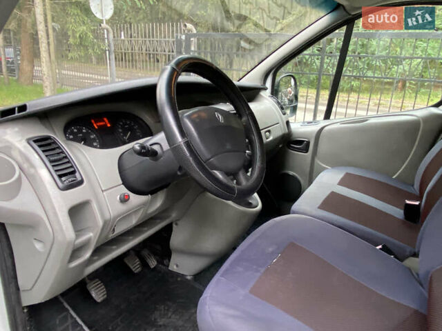 Белый Рено Трафик, объемом двигателя 2 л и пробегом 423 тыс. км за 8000 $, фото 2 на Automoto.ua