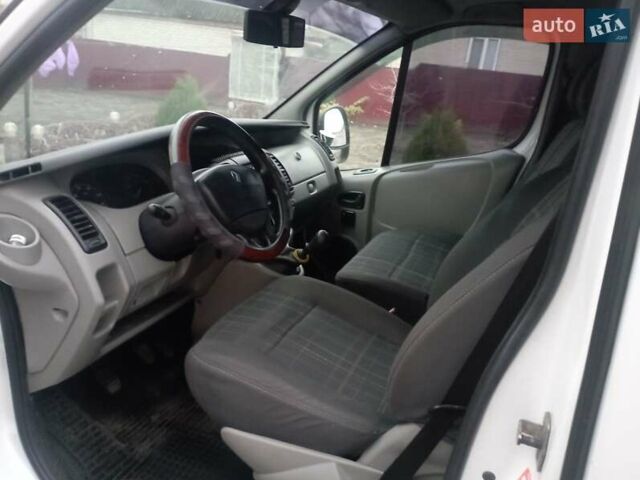 Білий Рено Трафік, об'ємом двигуна 2.46 л та пробігом 290 тис. км за 8200 $, фото 2 на Automoto.ua