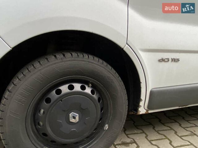 Белый Рено Трафик, объемом двигателя 2 л и пробегом 423 тыс. км за 8000 $, фото 1 на Automoto.ua