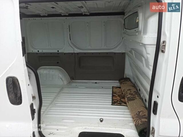 Білий Рено Трафік, об'ємом двигуна 2 л та пробігом 240 тис. км за 7450 $, фото 7 на Automoto.ua