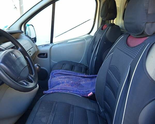 Рено Трафик 2008 в Болехове на Automoto.ua Белый Рено Трафик, объемом двигателя 2 л и пробегом 306 тыс. км за 6500 $, фото 5 на Automoto.ua