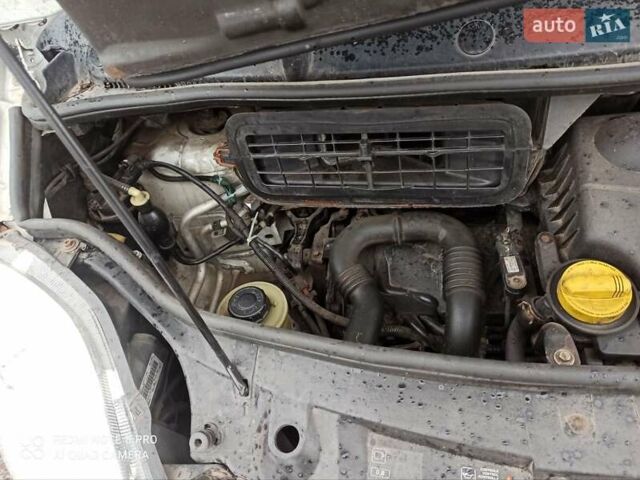 Білий Рено Трафік, об'ємом двигуна 2 л та пробігом 240 тис. км за 7450 $, фото 3 на Automoto.ua