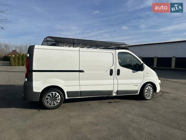 Белый Рено Трафик, объемом двигателя 2.5 л и пробегом 355 тыс. км за 9999 $, фото 3 на Automoto.ua