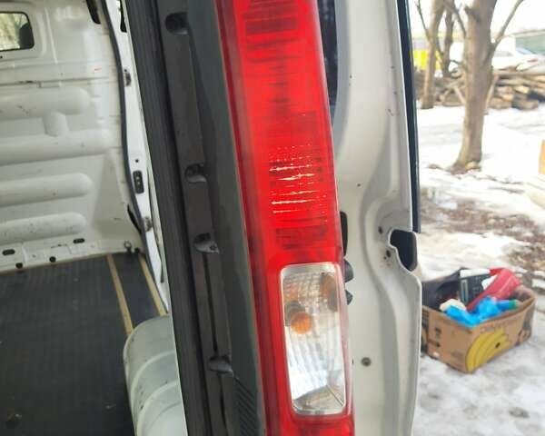 Белый Рено Трафик, объемом двигателя 2 л и пробегом 295 тыс. км за 9999 $, фото 52 на Automoto.ua