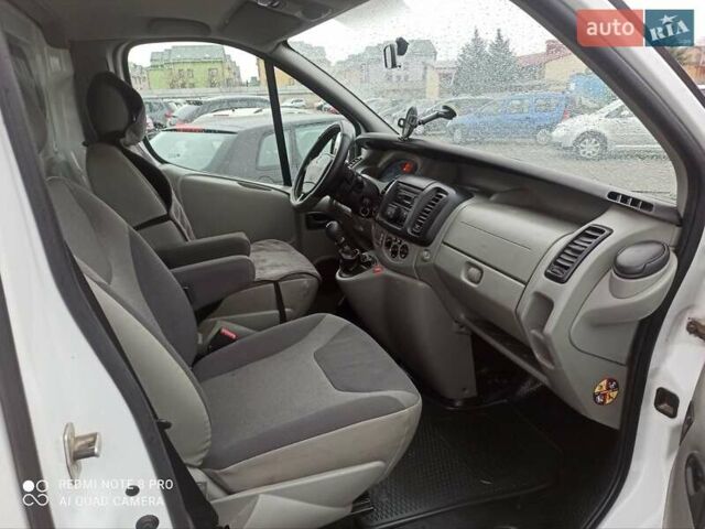 Білий Рено Трафік, об'ємом двигуна 2 л та пробігом 240 тис. км за 7450 $, фото 1 на Automoto.ua