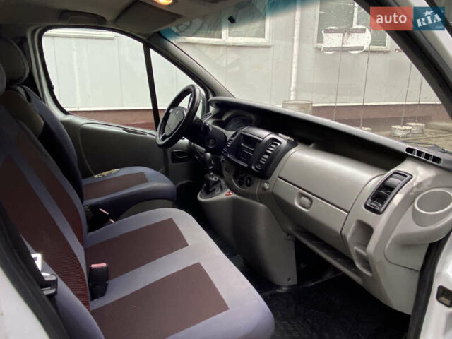 Белый Рено Трафик, объемом двигателя 2 л и пробегом 423 тыс. км за 8000 $, фото 5 на Automoto.ua