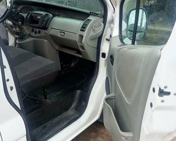 Рено Трафик 2009 в Киеве на Automoto.ua Белый Рено Трафик, объемом двигателя 2 л и пробегом 364 тыс. км за 7600 $, фото 15 на Automoto.ua