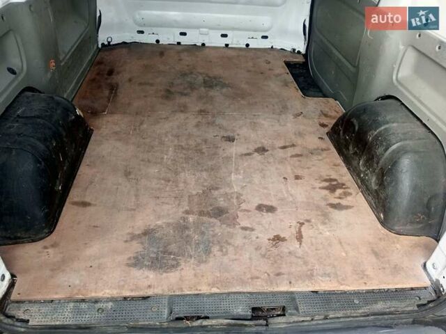 Рено Трафик 2009 в Киеве на Automoto.ua Белый Рено Трафик, объемом двигателя 2 л и пробегом 364 тыс. км за 7600 $, фото 11 на Automoto.ua