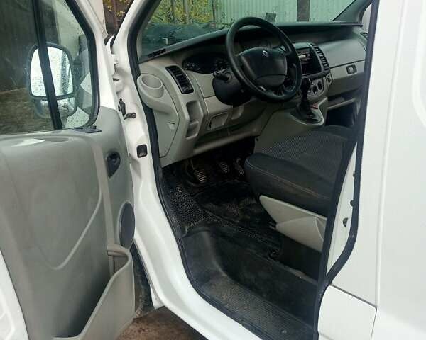 Рено Трафик 2009 в Киеве на Automoto.ua Белый Рено Трафик, объемом двигателя 2 л и пробегом 364 тыс. км за 7600 $, фото 10 на Automoto.ua