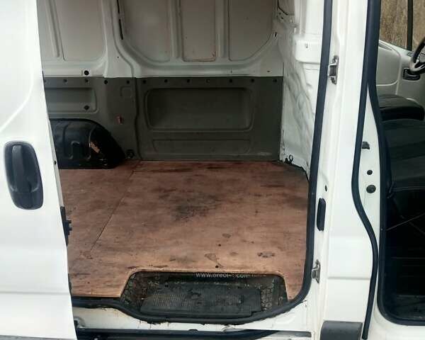 Рено Трафик 2009 в Киеве на Automoto.ua Белый Рено Трафик, объемом двигателя 2 л и пробегом 364 тыс. км за 7600 $, фото 16 на Automoto.ua