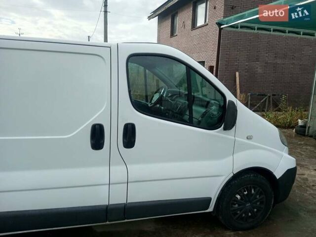 Рено Трафик 2009 в Киеве на Automoto.ua Белый Рено Трафик, объемом двигателя 2 л и пробегом 364 тыс. км за 7600 $, фото 3 на Automoto.ua