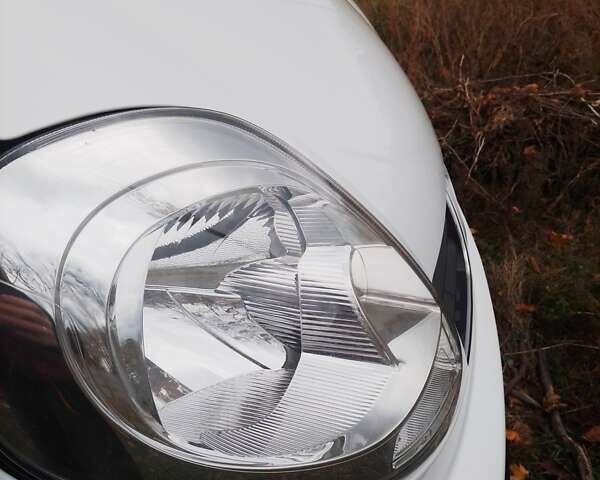 Белый Рено Трафик, объемом двигателя 2 л и пробегом 239 тыс. км за 9112 $, фото 5 на Automoto.ua