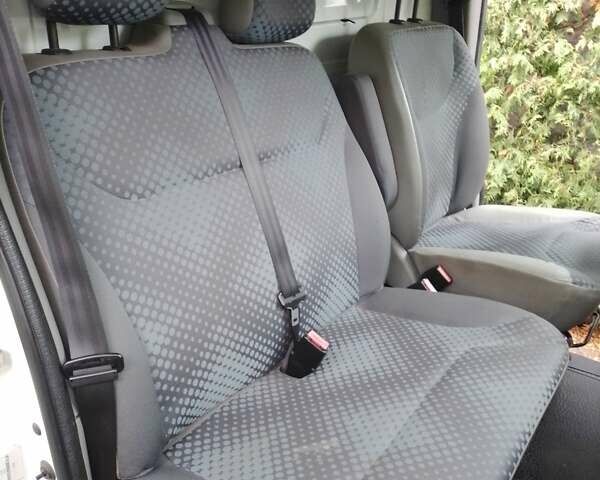 Белый Рено Трафик, объемом двигателя 2 л и пробегом 239 тыс. км за 9112 $, фото 19 на Automoto.ua
