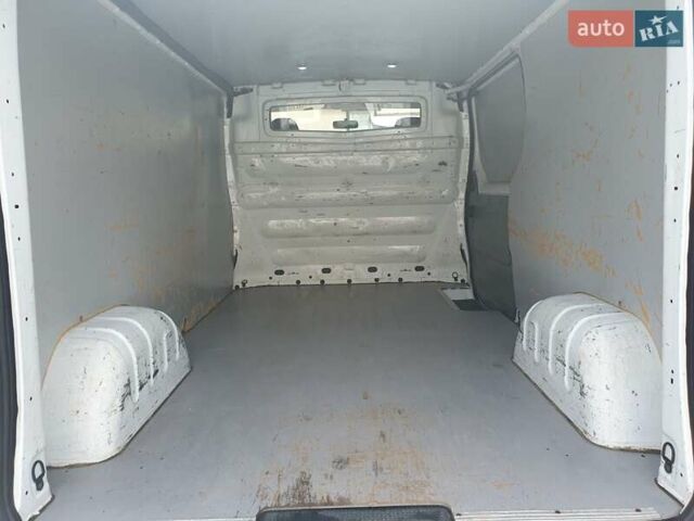 Білий Рено Трафік, об'ємом двигуна 2 л та пробігом 281 тис. км за 10000 $, фото 11 на Automoto.ua