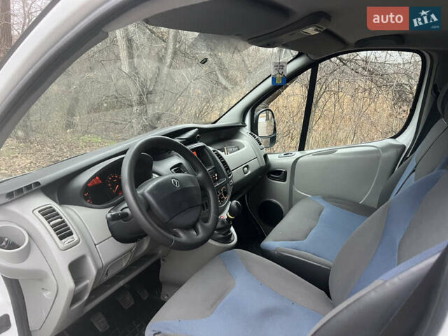 Білий Рено Трафік, об'ємом двигуна 2 л та пробігом 260 тис. км за 10600 $, фото 7 на Automoto.ua