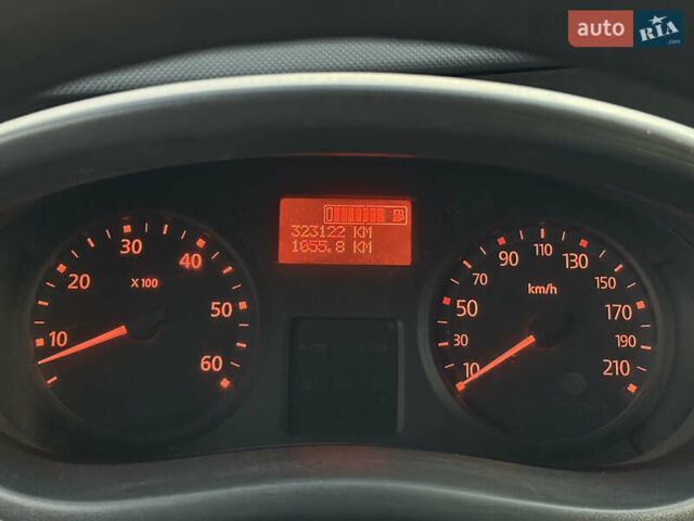 Білий Рено Трафік, об'ємом двигуна 2 л та пробігом 323 тис. км за 8300 $, фото 9 на Automoto.ua