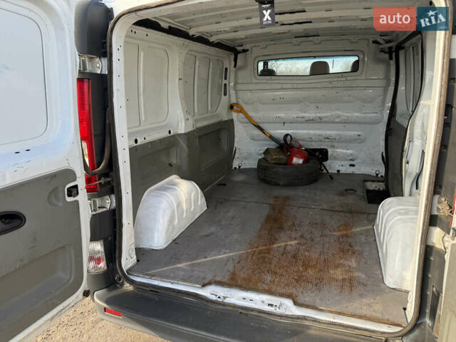 Білий Рено Трафік, об'ємом двигуна 2 л та пробігом 323 тис. км за 8300 $, фото 7 на Automoto.ua