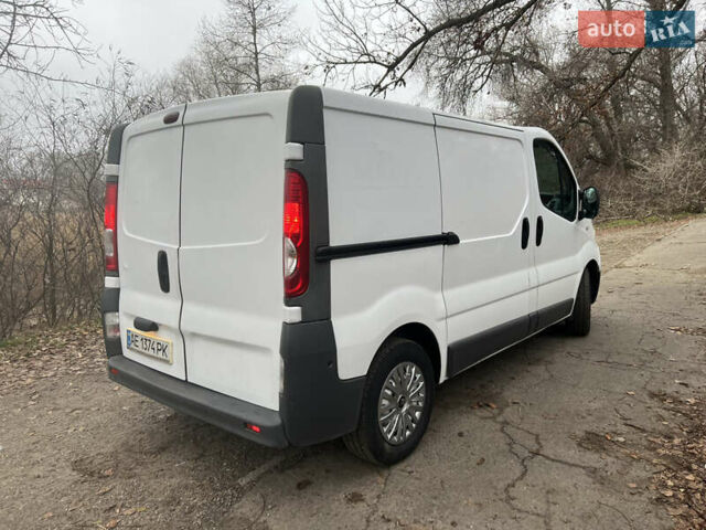 Білий Рено Трафік, об'ємом двигуна 2 л та пробігом 260 тис. км за 10600 $, фото 2 на Automoto.ua