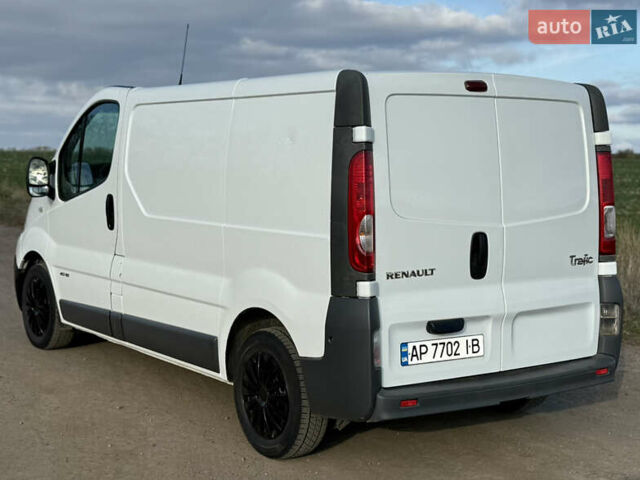 Білий Рено Трафік, об'ємом двигуна 2 л та пробігом 323 тис. км за 8300 $, фото 6 на Automoto.ua