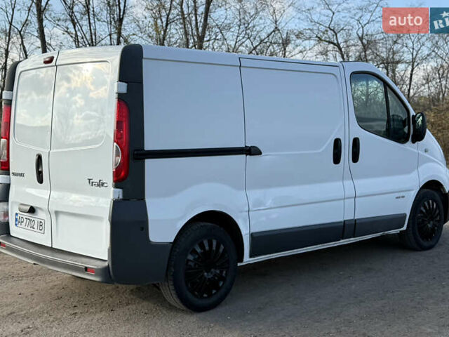 Білий Рено Трафік, об'ємом двигуна 2 л та пробігом 323 тис. км за 8300 $, фото 4 на Automoto.ua