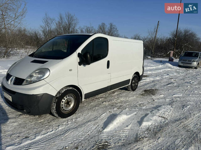 Белый Рено Трафик, объемом двигателя 2 л и пробегом 206 тыс. км за 9600 $, фото 1 на Automoto.ua
