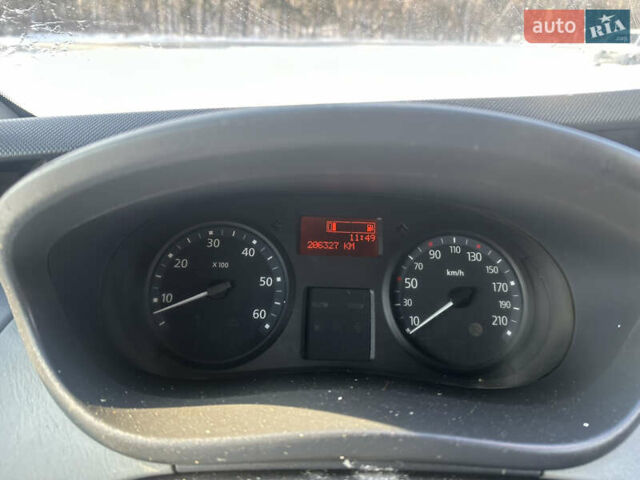 Белый Рено Трафик, объемом двигателя 2 л и пробегом 206 тыс. км за 9600 $, фото 8 на Automoto.ua