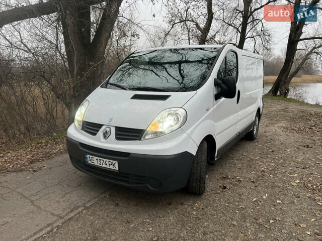 Білий Рено Трафік, об'ємом двигуна 2 л та пробігом 260 тис. км за 10600 $, фото 4 на Automoto.ua