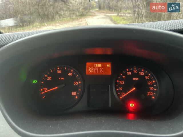 Білий Рено Трафік, об'ємом двигуна 2 л та пробігом 260 тис. км за 10600 $, фото 6 на Automoto.ua