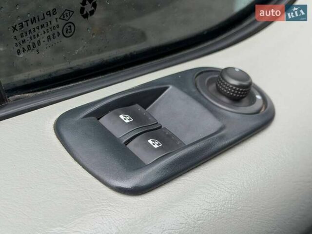 Білий Рено Трафік, об'ємом двигуна 2 л та пробігом 352 тис. км за 10500 $, фото 27 на Automoto.ua