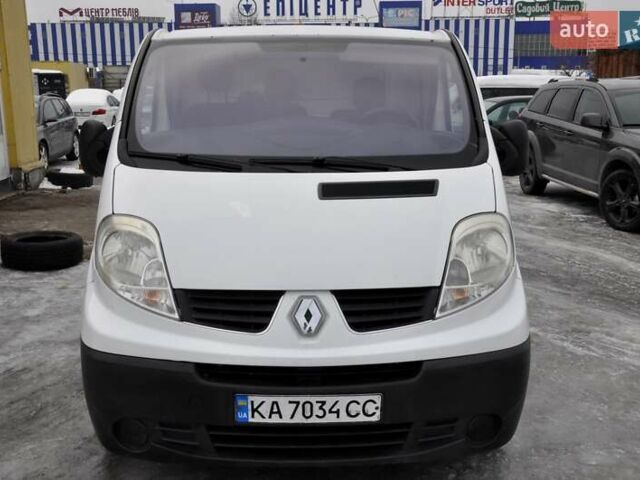 Белый Рено Трафик, объемом двигателя 2 л и пробегом 319 тыс. км за 7999 $, фото 3 на Automoto.ua