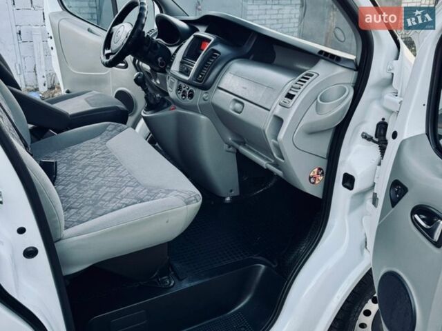 Белый Рено Трафик, объемом двигателя 2 л и пробегом 290 тыс. км за 9700 $, фото 17 на Automoto.ua
