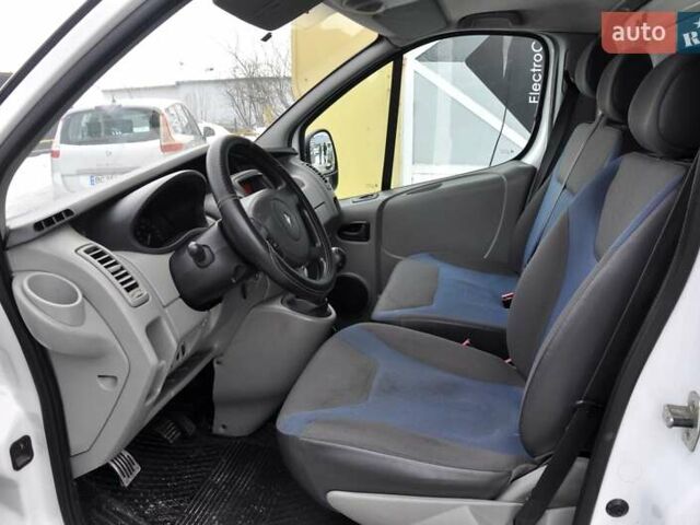 Белый Рено Трафик, объемом двигателя 2 л и пробегом 319 тыс. км за 7999 $, фото 16 на Automoto.ua