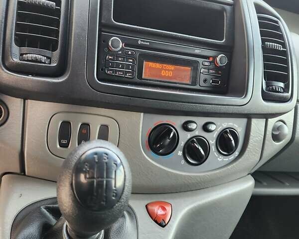 Белый Рено Трафик, объемом двигателя 2 л и пробегом 232 тыс. км за 12500 $, фото 17 на Automoto.ua