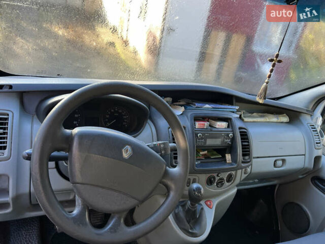 Белый Рено Трафик, объемом двигателя 2 л и пробегом 400 тыс. км за 8500 $, фото 4 на Automoto.ua