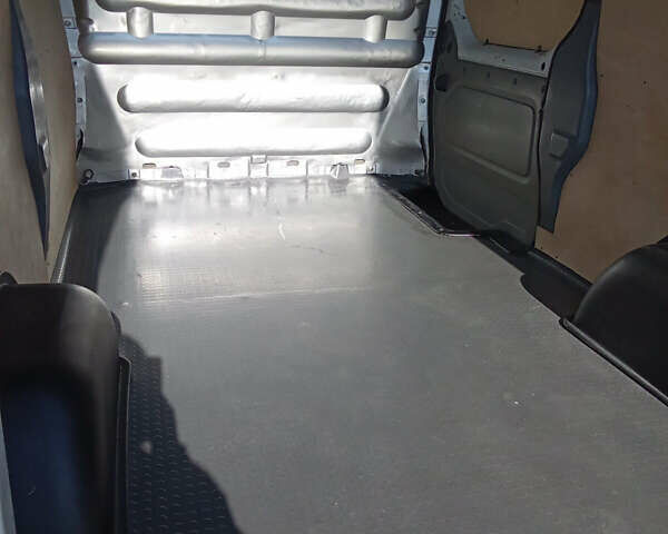 Белый Рено Трафик, объемом двигателя 2 л и пробегом 400 тыс. км за 10800 $, фото 4 на Automoto.ua