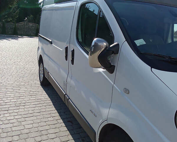 Белый Рено Трафик, объемом двигателя 2 л и пробегом 400 тыс. км за 10800 $, фото 5 на Automoto.ua