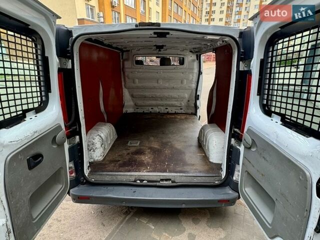 Белый Рено Трафик, объемом двигателя 2 л и пробегом 290 тыс. км за 9450 $, фото 17 на Automoto.ua