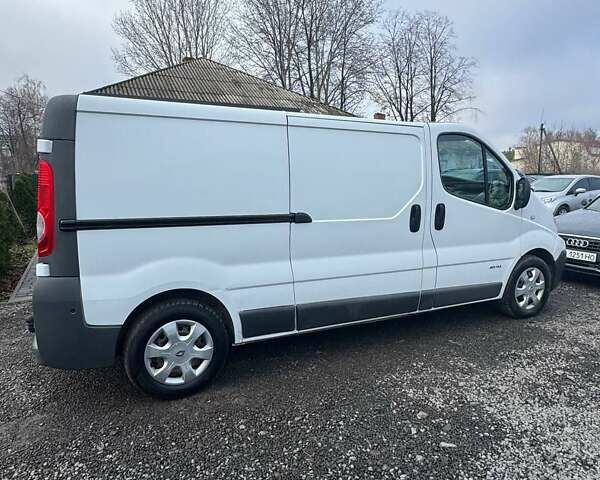 Білий Рено Трафік, об'ємом двигуна 2 л та пробігом 221 тис. км за 11500 $, фото 3 на Automoto.ua