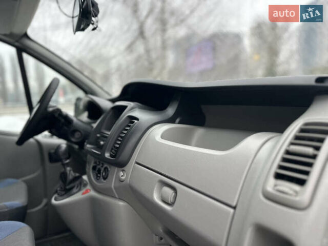 Белый Рено Трафик, объемом двигателя 2 л и пробегом 221 тыс. км за 11500 $, фото 27 на Automoto.ua