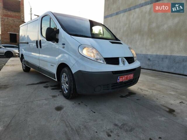 Белый Рено Трафик, объемом двигателя 2 л и пробегом 232 тыс. км за 12500 $, фото 2 на Automoto.ua