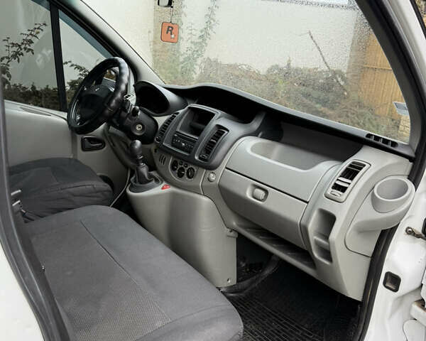 Белый Рено Трафик, объемом двигателя 2 л и пробегом 397 тыс. км за 8500 $, фото 5 на Automoto.ua