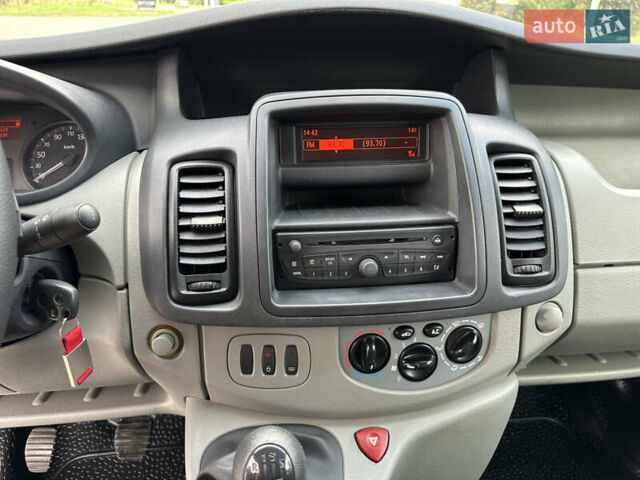 Белый Рено Трафик, объемом двигателя 2 л и пробегом 253 тыс. км за 10700 $, фото 29 на Automoto.ua