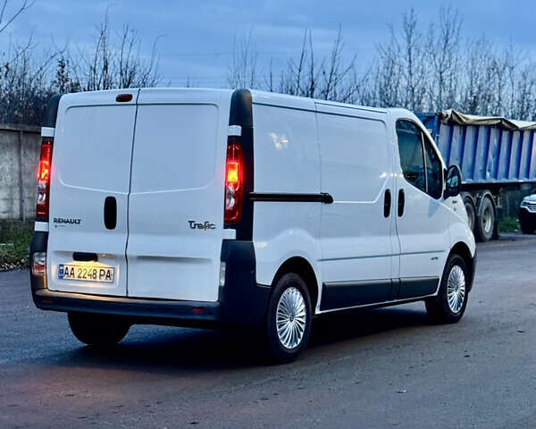 Белый Рено Трафик, объемом двигателя 2 л и пробегом 205 тыс. км за 10700 $, фото 3 на Automoto.ua