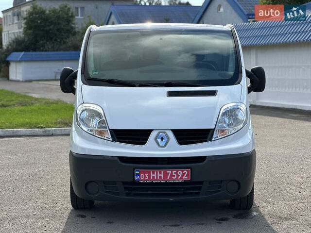 Белый Рено Трафик, объемом двигателя 2 л и пробегом 253 тыс. км за 10700 $, фото 3 на Automoto.ua
