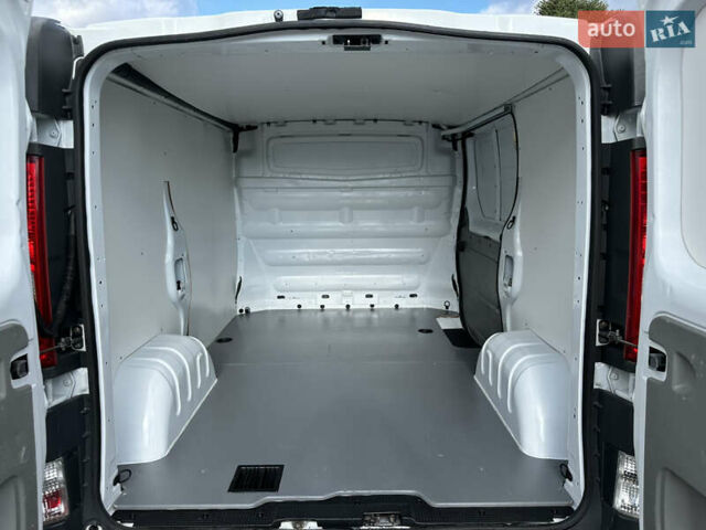 Белый Рено Трафик, объемом двигателя 2 л и пробегом 253 тыс. км за 10700 $, фото 9 на Automoto.ua