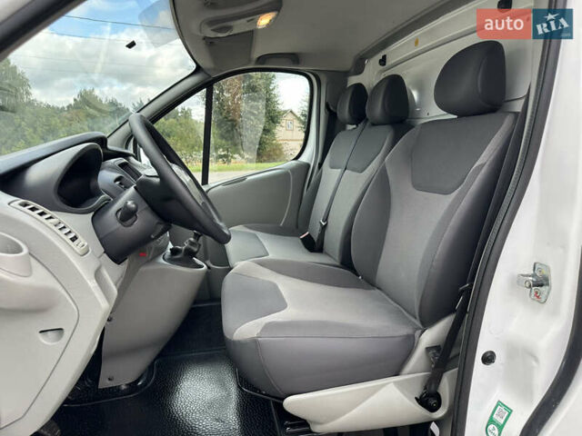 Белый Рено Трафик, объемом двигателя 2 л и пробегом 253 тыс. км за 10700 $, фото 20 на Automoto.ua